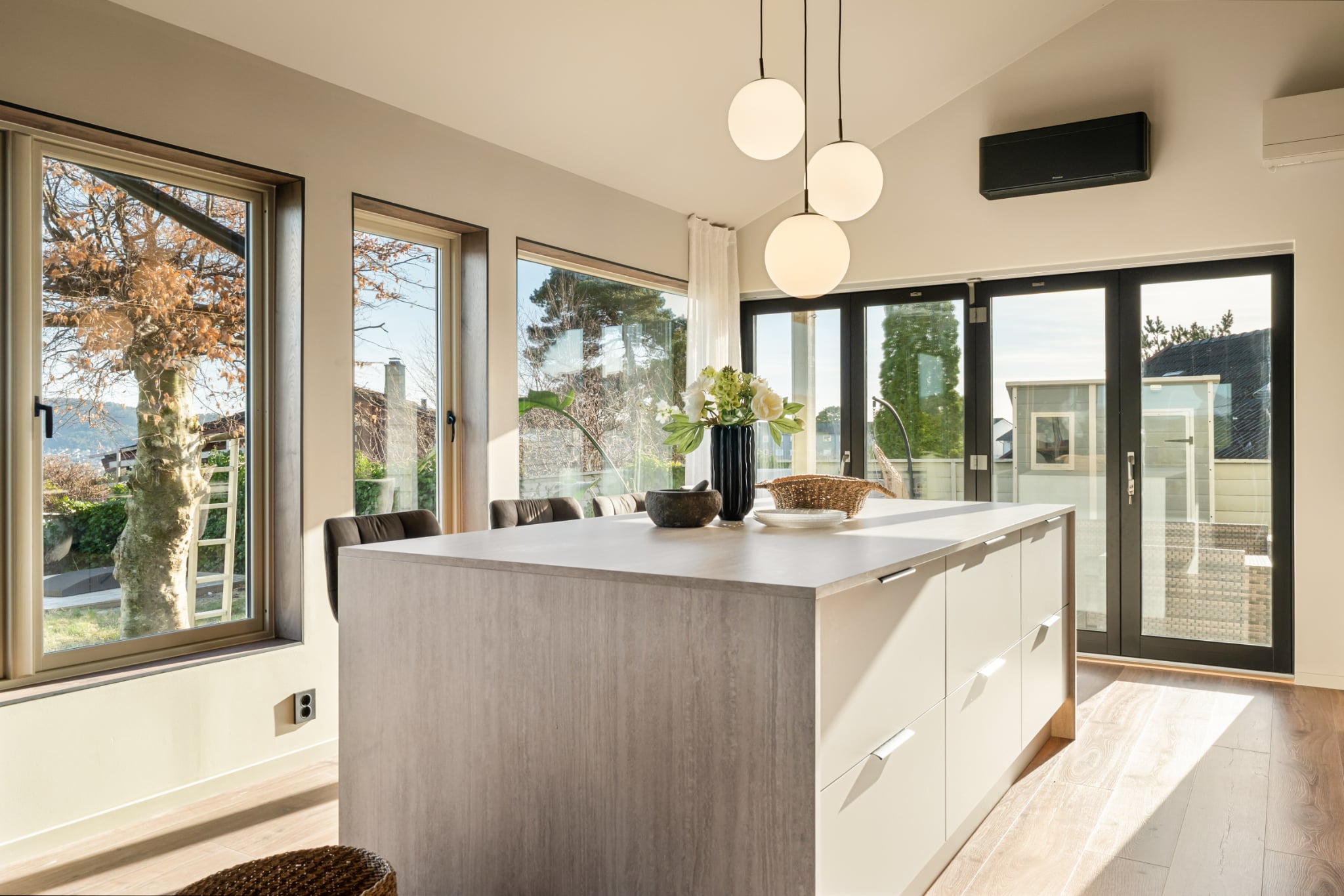 048b46cb-5d82-4beb-803a-56bca1d30eac